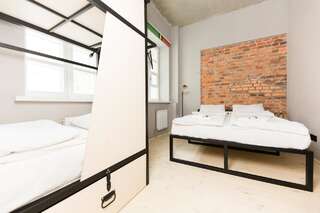 Хостелы Hostel Urban Минск Семейный номер с общей ванной комнатой-1